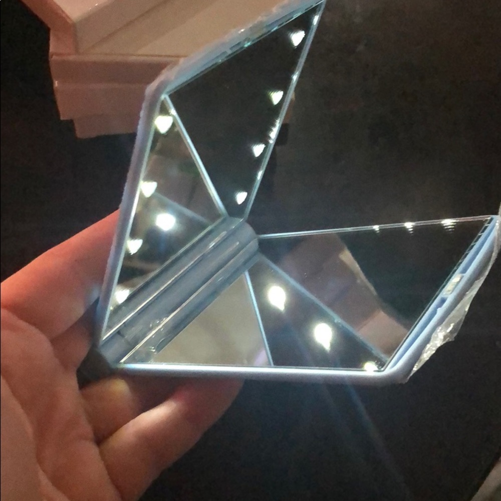 🎁4 bright light travel Mirrors🎁